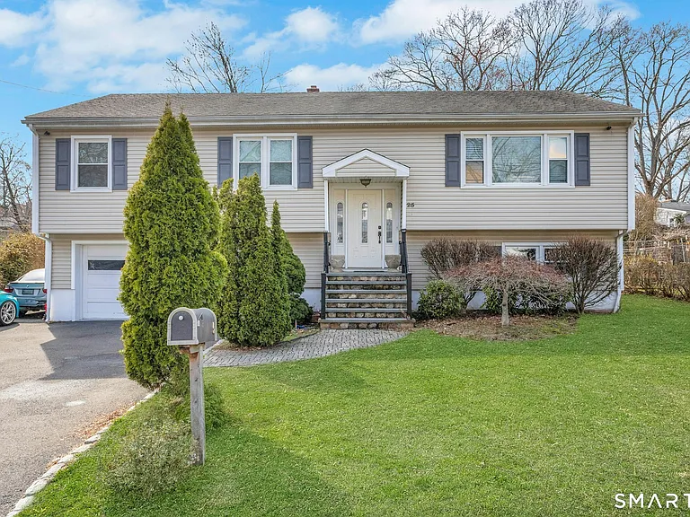 25 Quinsey Dr — Photo 1
