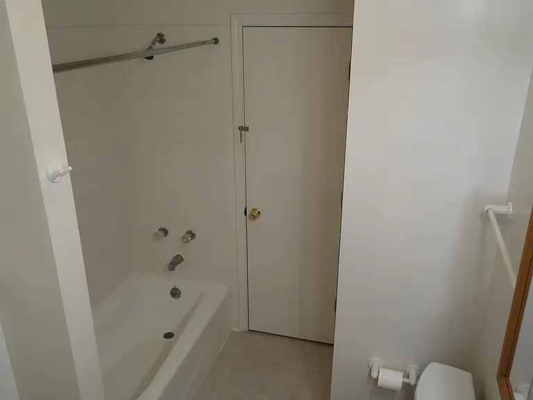 106 Woodland Ct — Photo 6