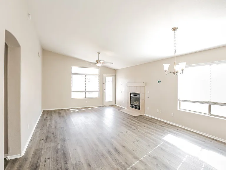 13324 W Maui Ln — Photo 5
