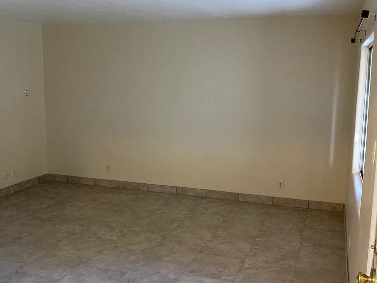 421 Alcazar St SE #2 — Photo 1