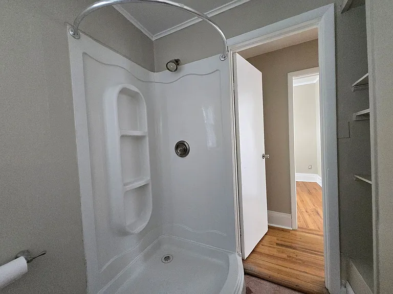 235 Henrietta St — Photo 8