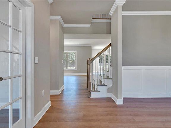 3rd image of 7152 Parkway View Trl