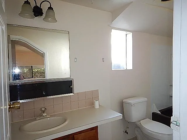 2428 E Grand Ave #4 — Photo 13