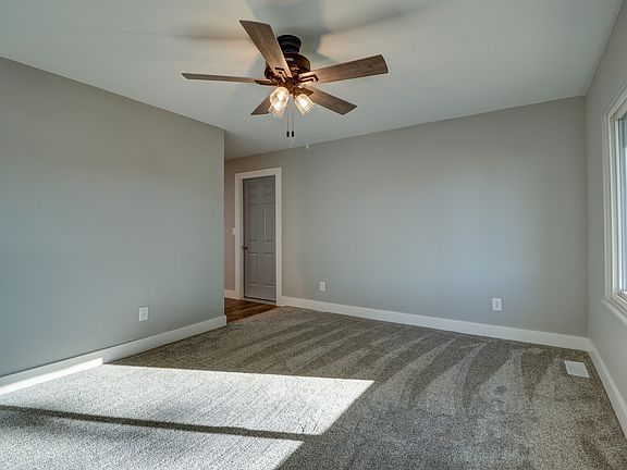 5th image of 415 W 5th St