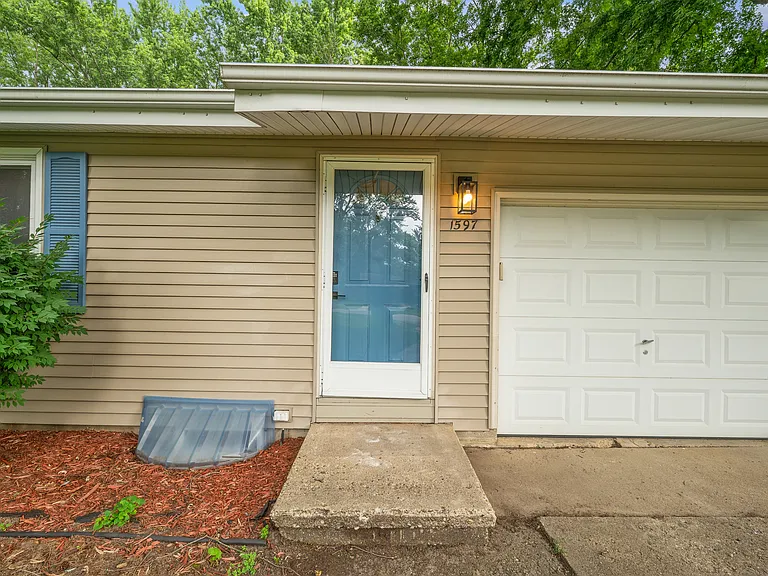 1597 Edward Dr — Photo 3