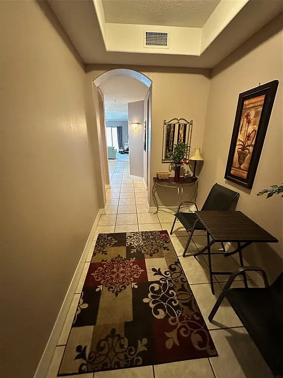 3 bed, 3.0 bath, 2043 sqft, $4,800 — Photo 4