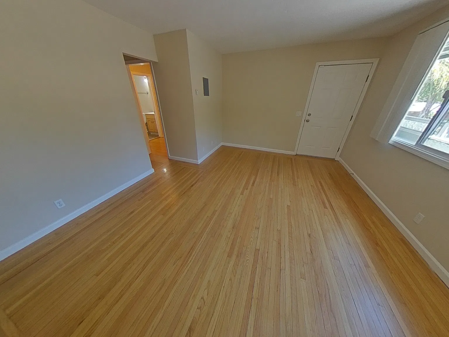 Studio, 400 sqft, $2,795 — Photo 2