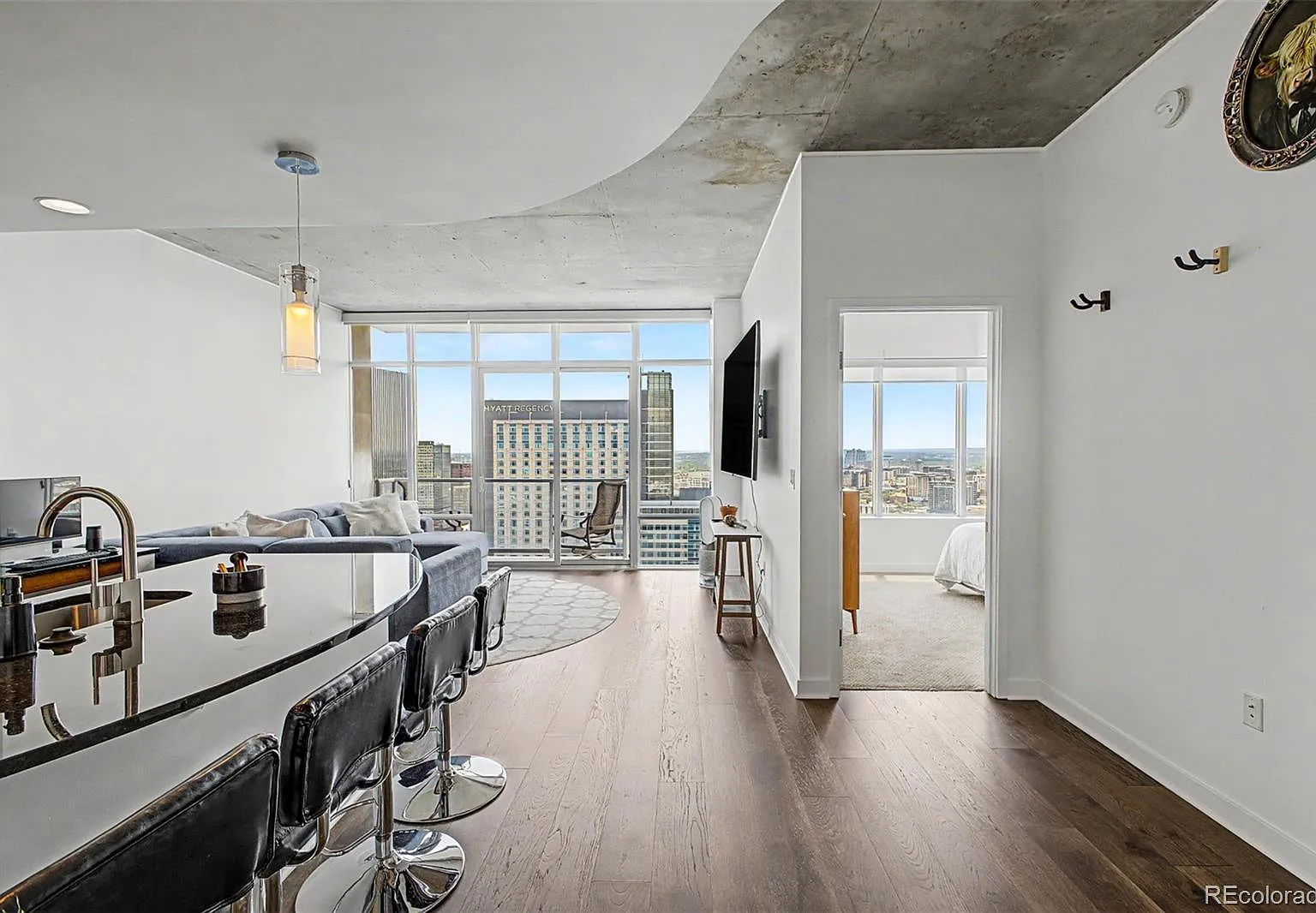 2 bed, 2.0 bath, 1099 sqft, $3,400 — Photo 1
