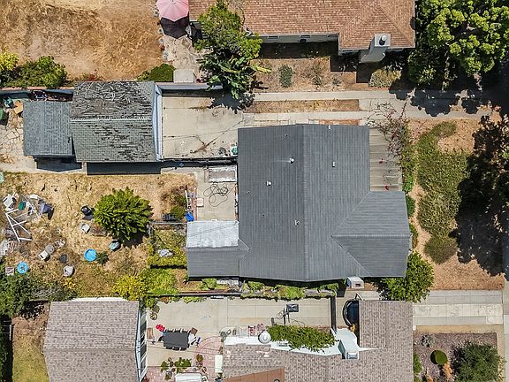 2nd image of 2435 Cloverfield Blvd