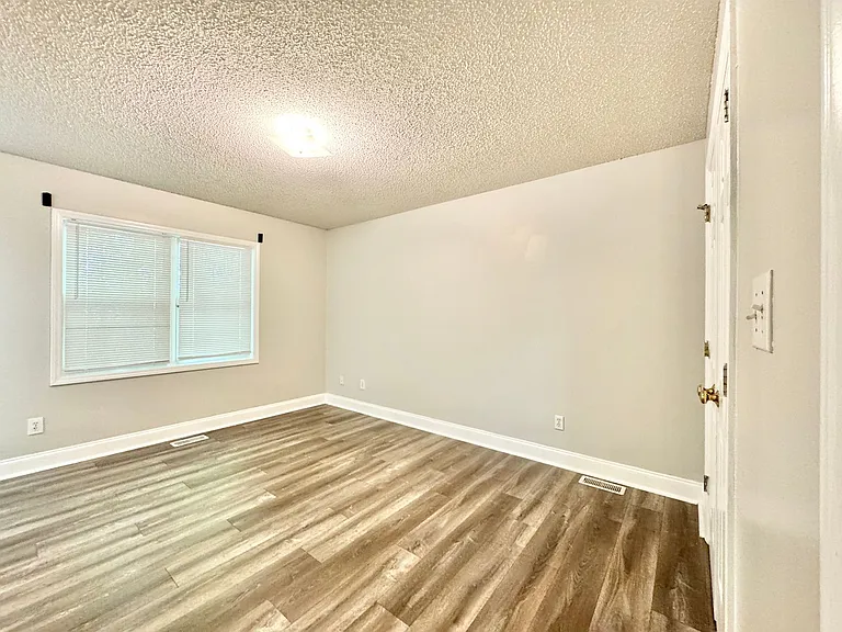 3807 Baylor St #B — Photo 10