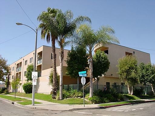1st image of 955 E Hyde Park Blvd APT 8
