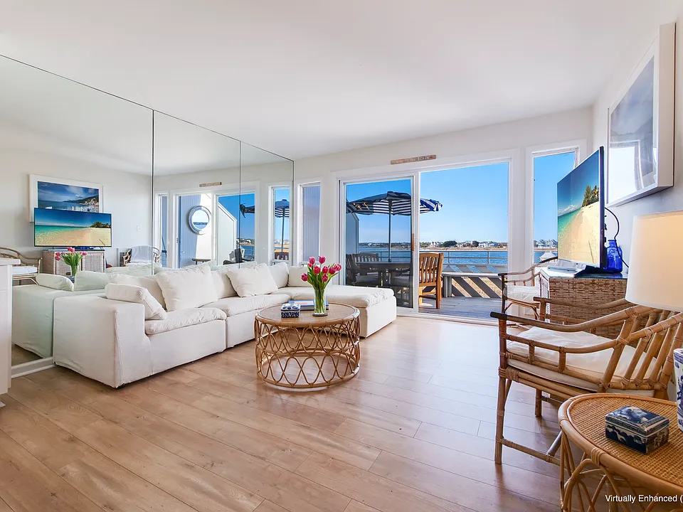 274 Dune Rd #19