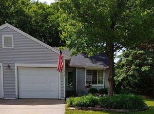 18115 Mohawk Dr, Spring Lake, MI 49456