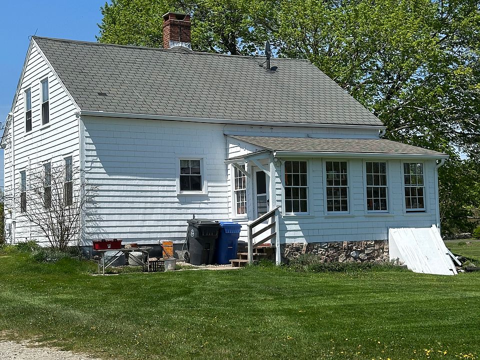 2nd image of 407 Grant Hill Rd