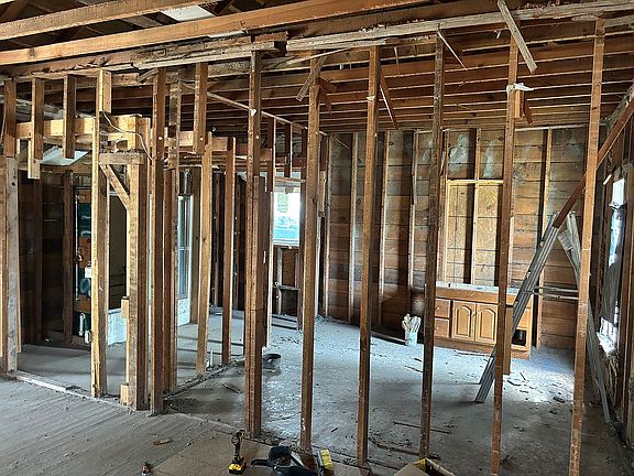 2nd image of 405 Nebraska Ave