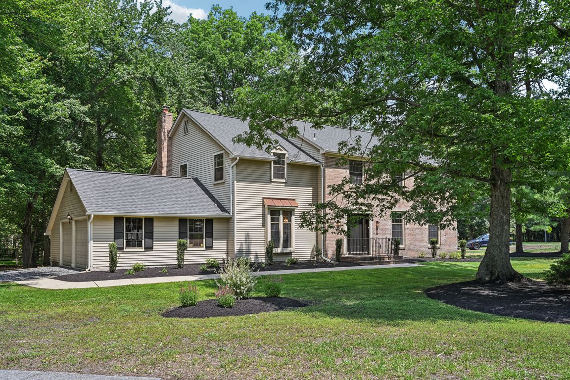 Holly Oak Dr-0406-001.jpg