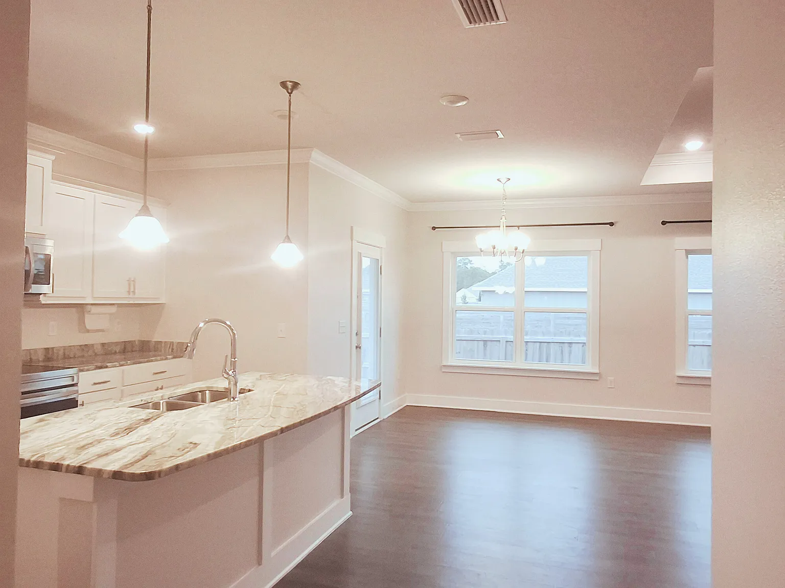 4 bed, 1815 sqft, $2,300 — Photo 3