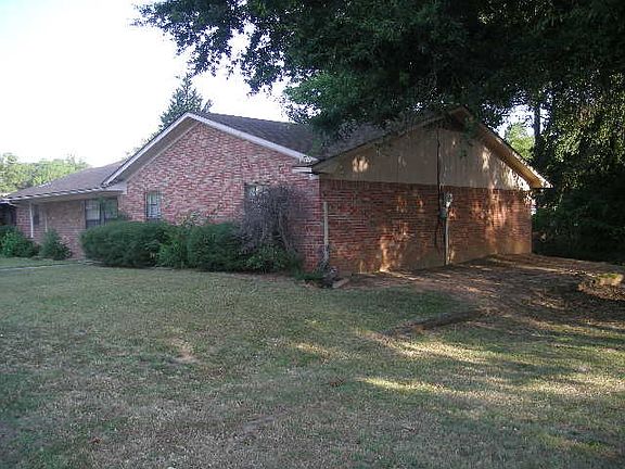 3rd image of 210 Martha Dr