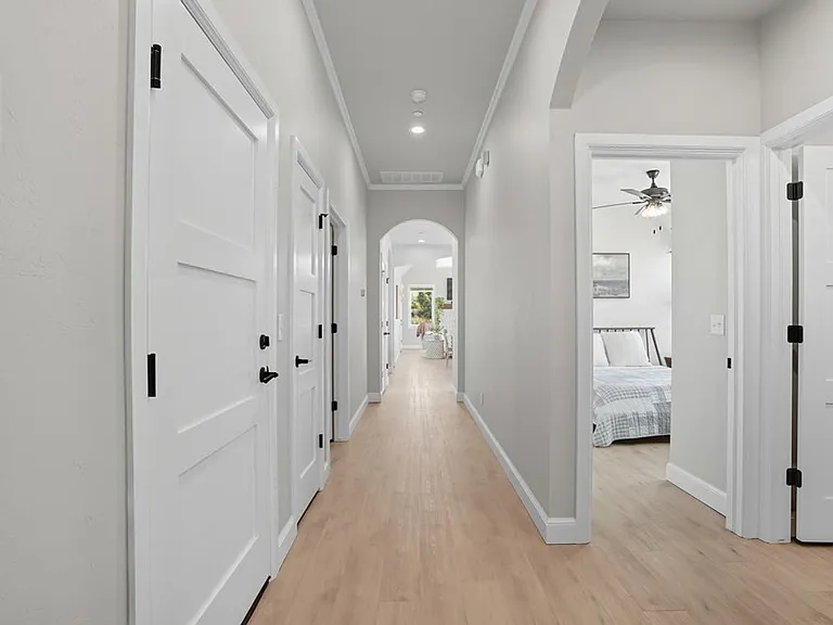 4200 Abbey Park Dr — Photo 3