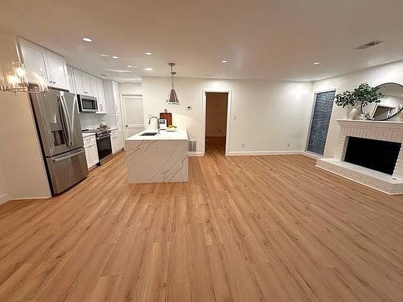 3rd image of 514 Tuxworth Cir