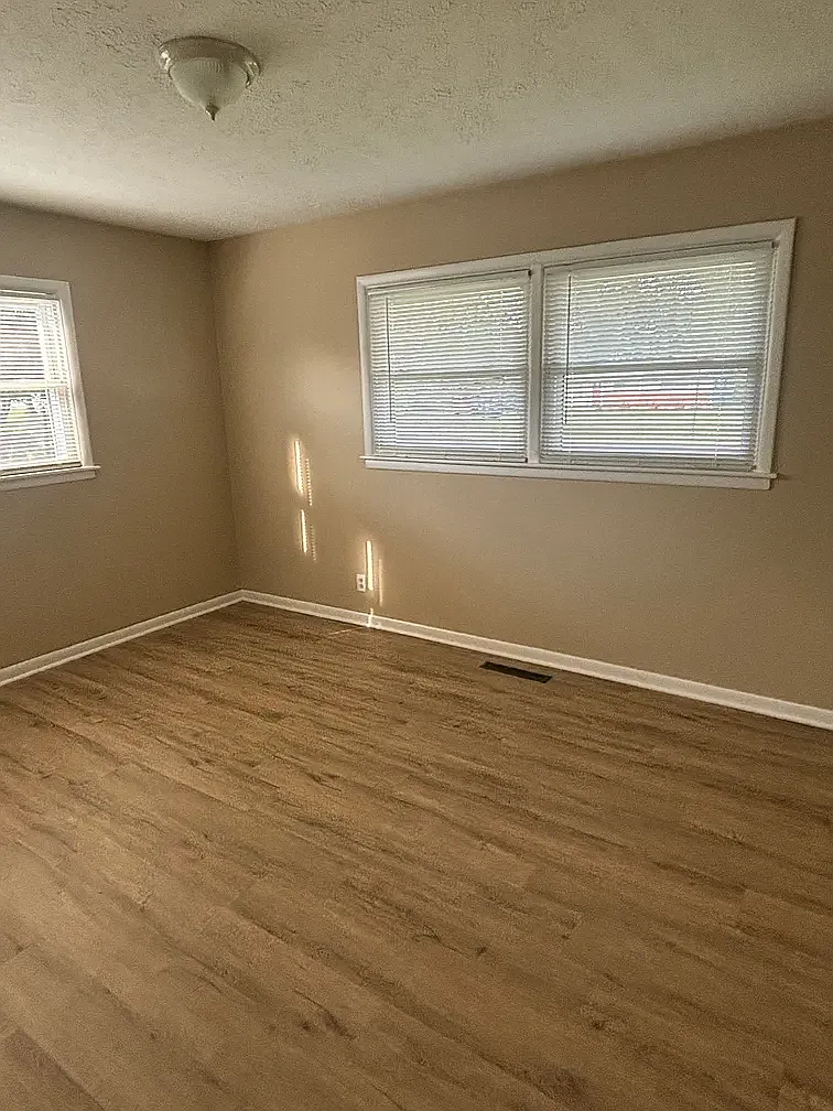 3 bed, 1.5 bath, 1170 sqft, $1,600 — Photo 2