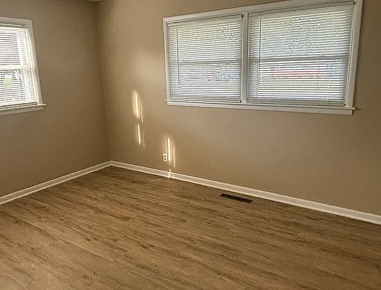 1807 Ashmoor Ln — Photo 2