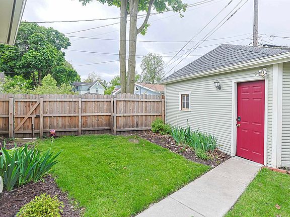 3rd image of 1003 Riverside Dr