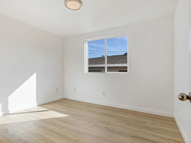 2439 Malabar St — Photo 4