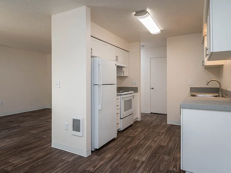 Fernwood | 1x1 Kitchen with White Cabinetry and Appliance Package