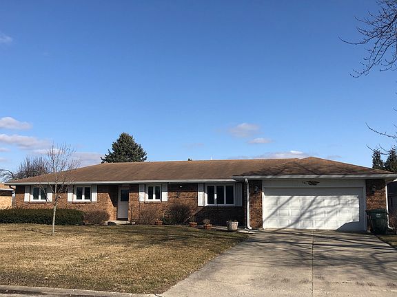 3rd image of 585 Wilson Dr