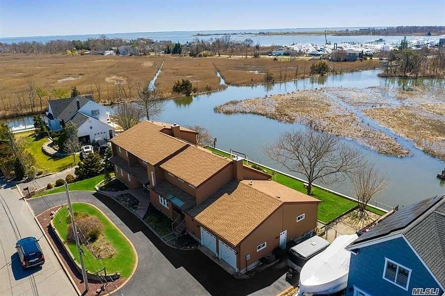 700 Tower Mews, Oakdale, NY 11769 Zillow