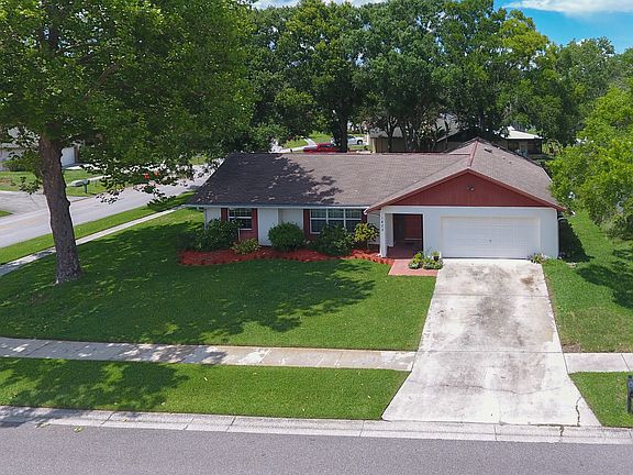 3rd image of 1402 Redbud Cir