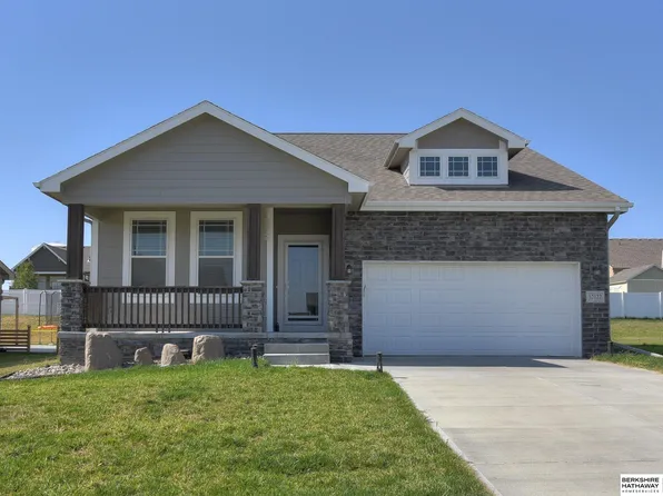 12122 S 209th Ave, Gretna, NE 68028