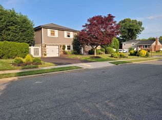 115 Vincent Rd, Hicksville, NY 11801