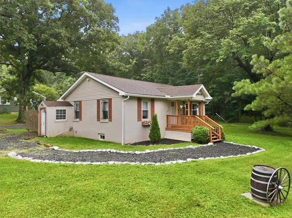 332 Route 390, Cresco, PA 18326