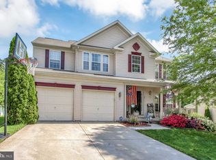 60 Hunter Creek Dr, York, PA 17406