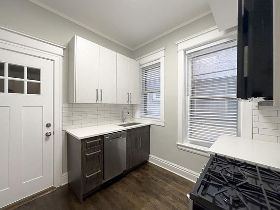 3rd image of 1357 W Berwyn Ave #1A