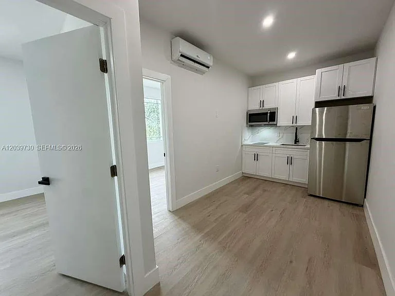 2425 SW 6th St #17 — Photo 3