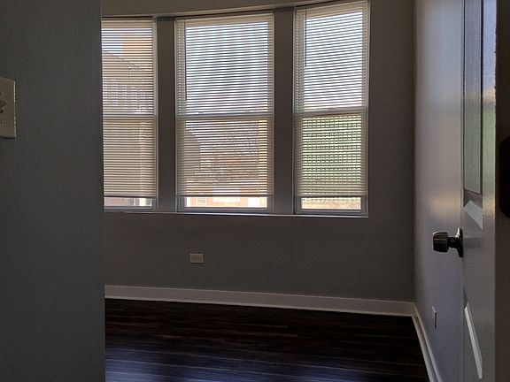 3rd image of 1945 W 48th St #2
