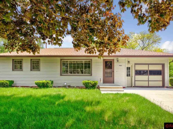 1020 Marie Ct, North Mankato, MN 56003