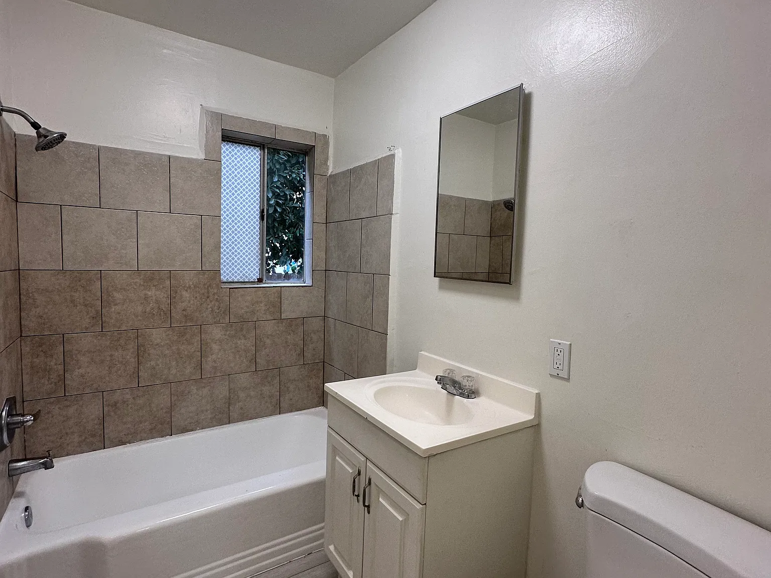 1 bed, 650 sqft, $1,830 — Photo 3
