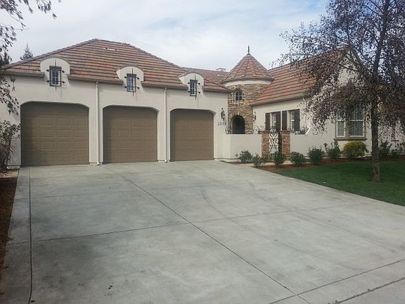 2nd image of 2095 Domaine Ct