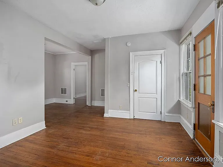 469 Crescent St NE — Photo 2