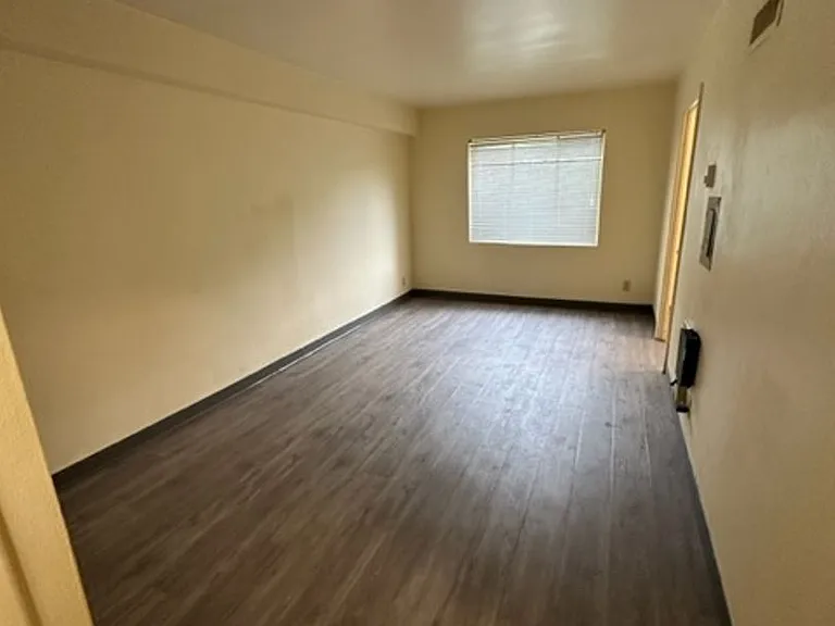 Eugene Manor Apartments — Photo 18