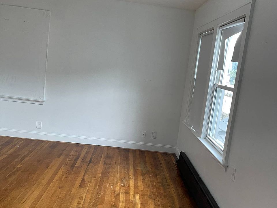 1st image of 941 McLean Ave #3