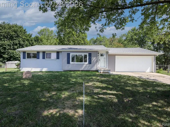 5147 Paro Dr, Flint, MI 48506