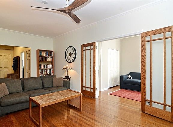 2nd image of 1041 W Glenlake Ave APT 2