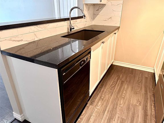 3rd image of 4975 Southampton Dr #300