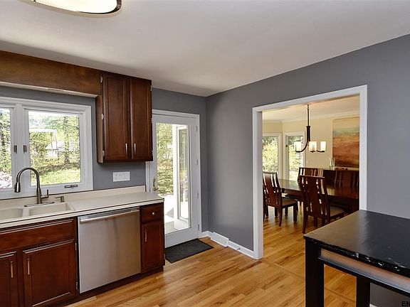 3rd image of 6 Nutmeg Ct