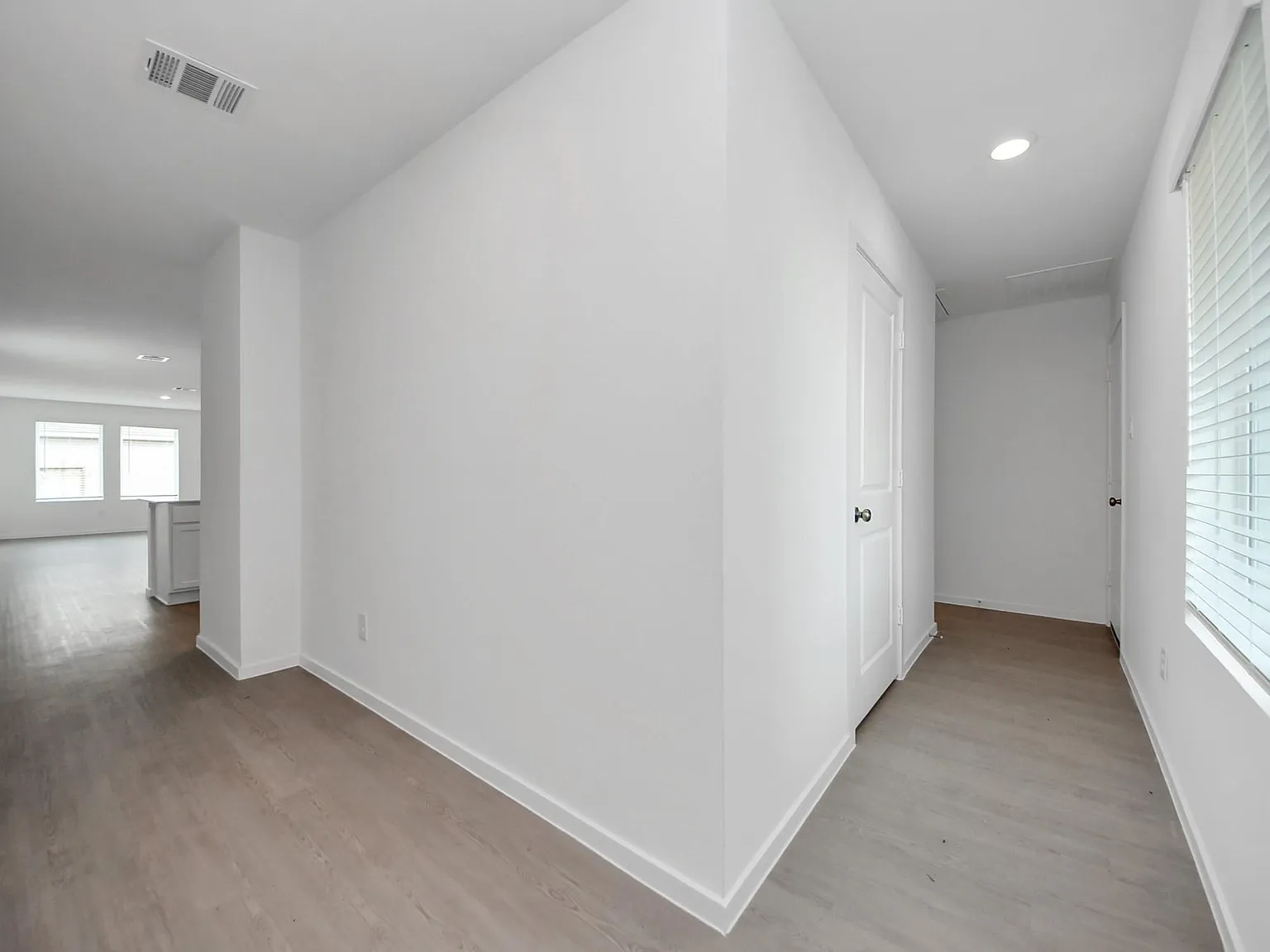 3 bed, 2.0 bath, 1402 sqft, $1,700 — Photo 4